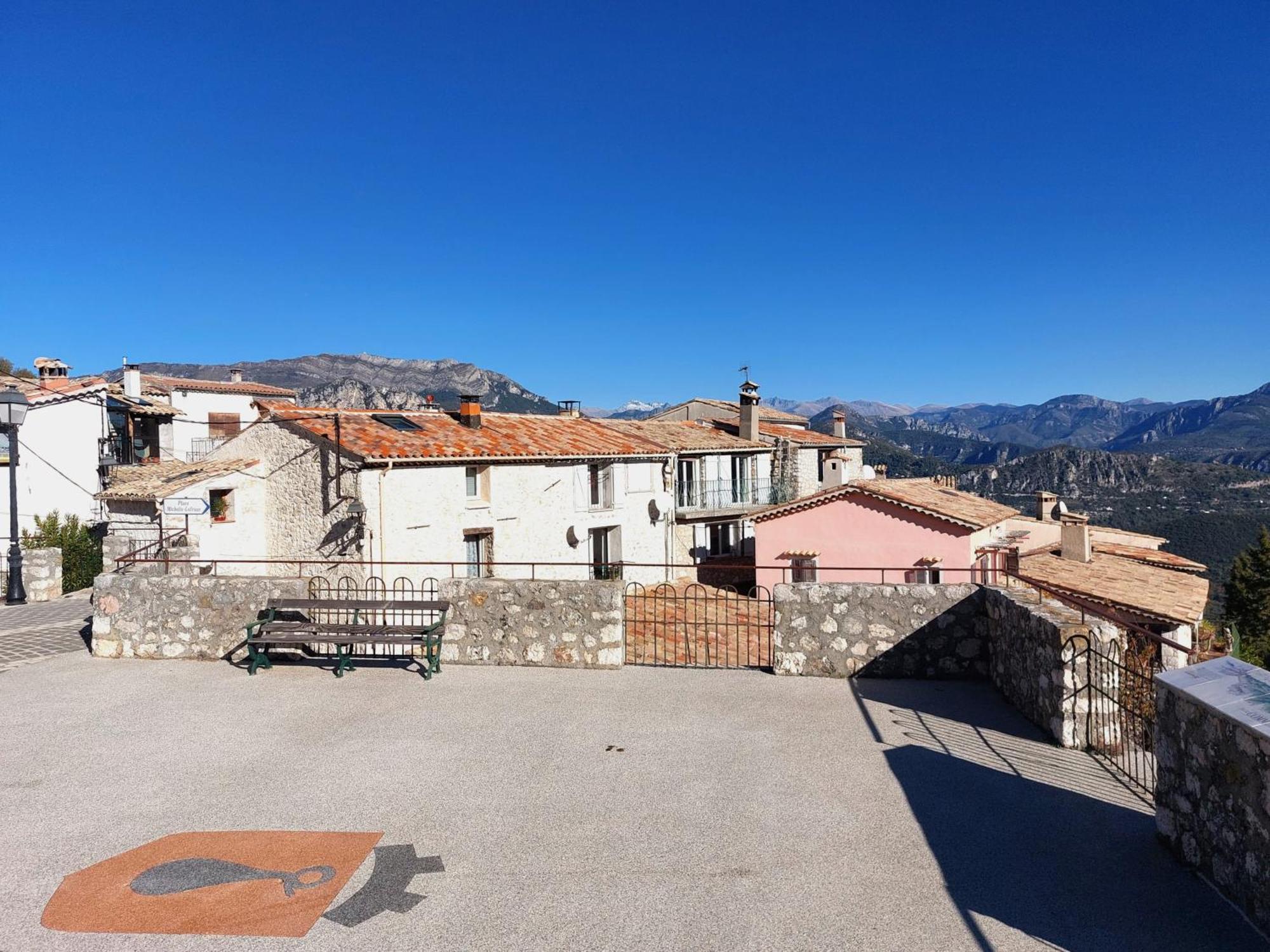 Entre mer et montagnes gîte d'étape la maison Barnoin et gîtes individuels Bouyon Extérieur photo