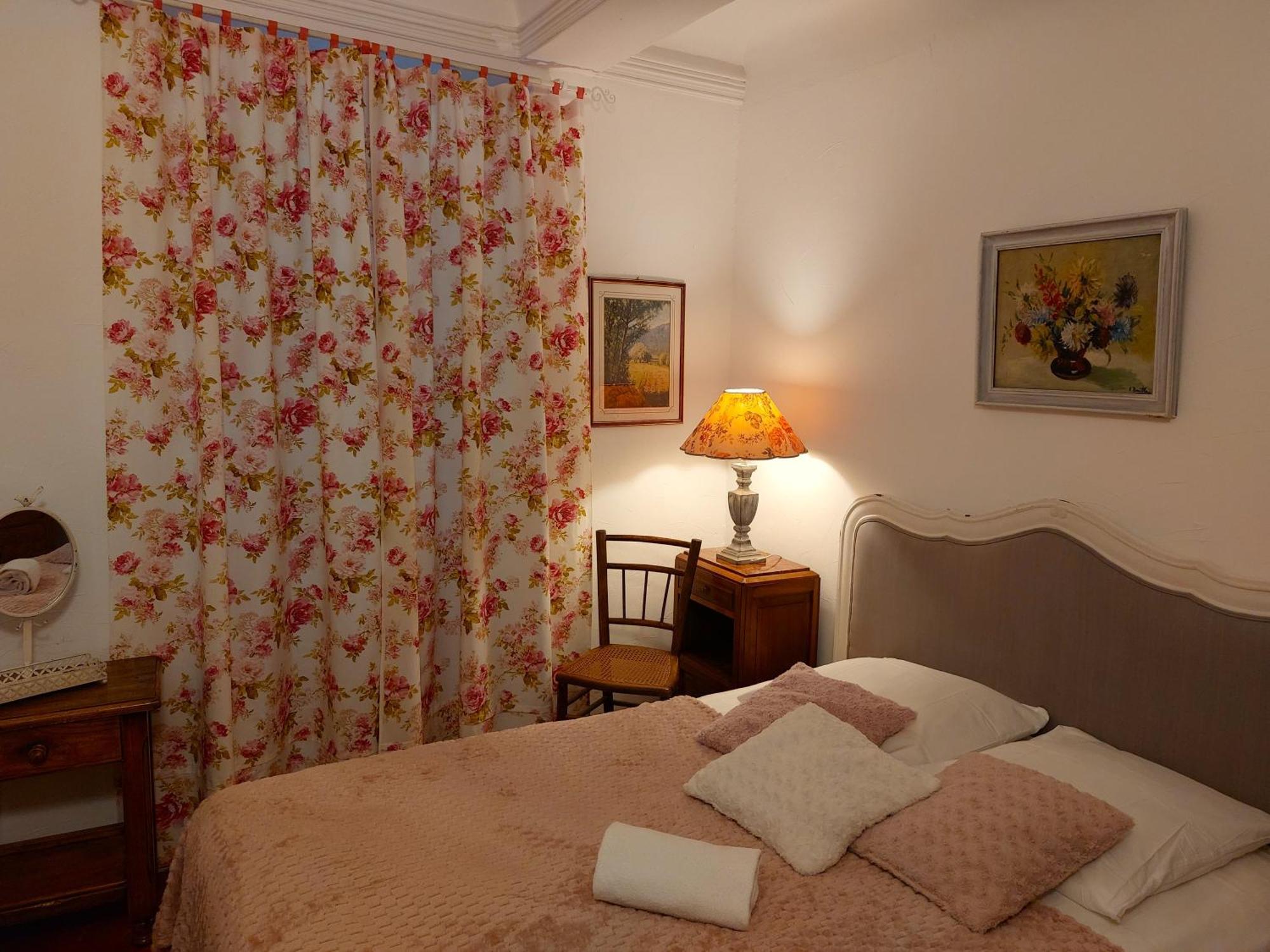 Entre mer et montagnes gîte d'étape la maison Barnoin et gîtes individuels Bouyon Chambre photo