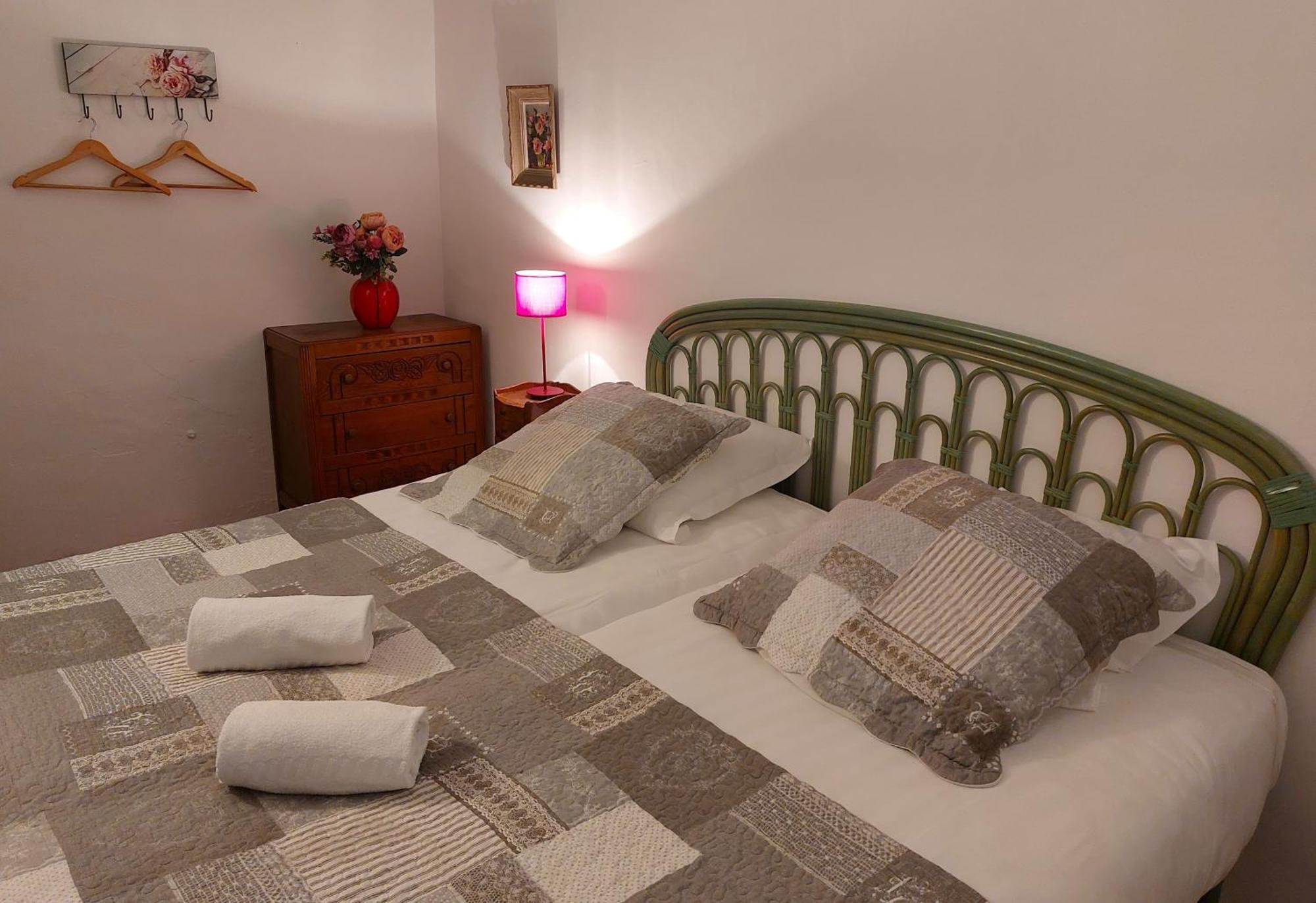 Entre mer et montagnes gîte d'étape la maison Barnoin et gîtes individuels Bouyon Chambre photo